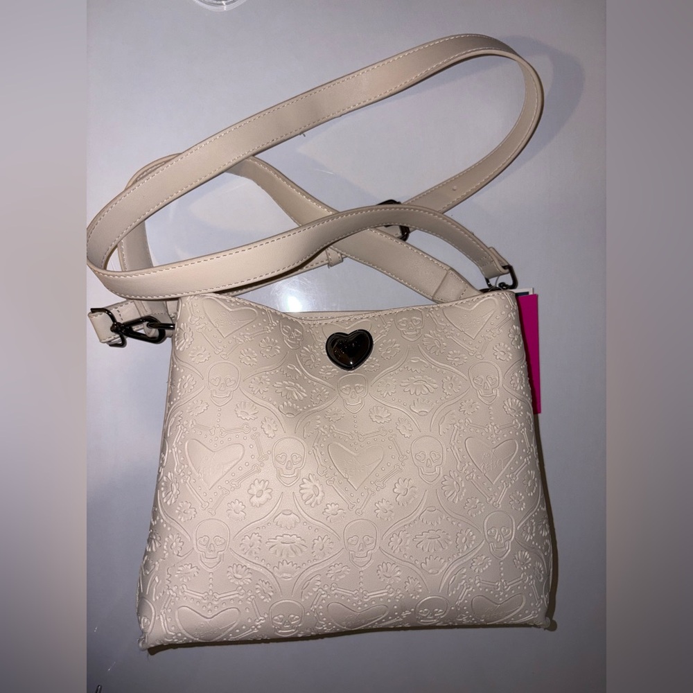 NEW Betsey Johnson Embossed Skull Crossbody Bag in Cream/ White
